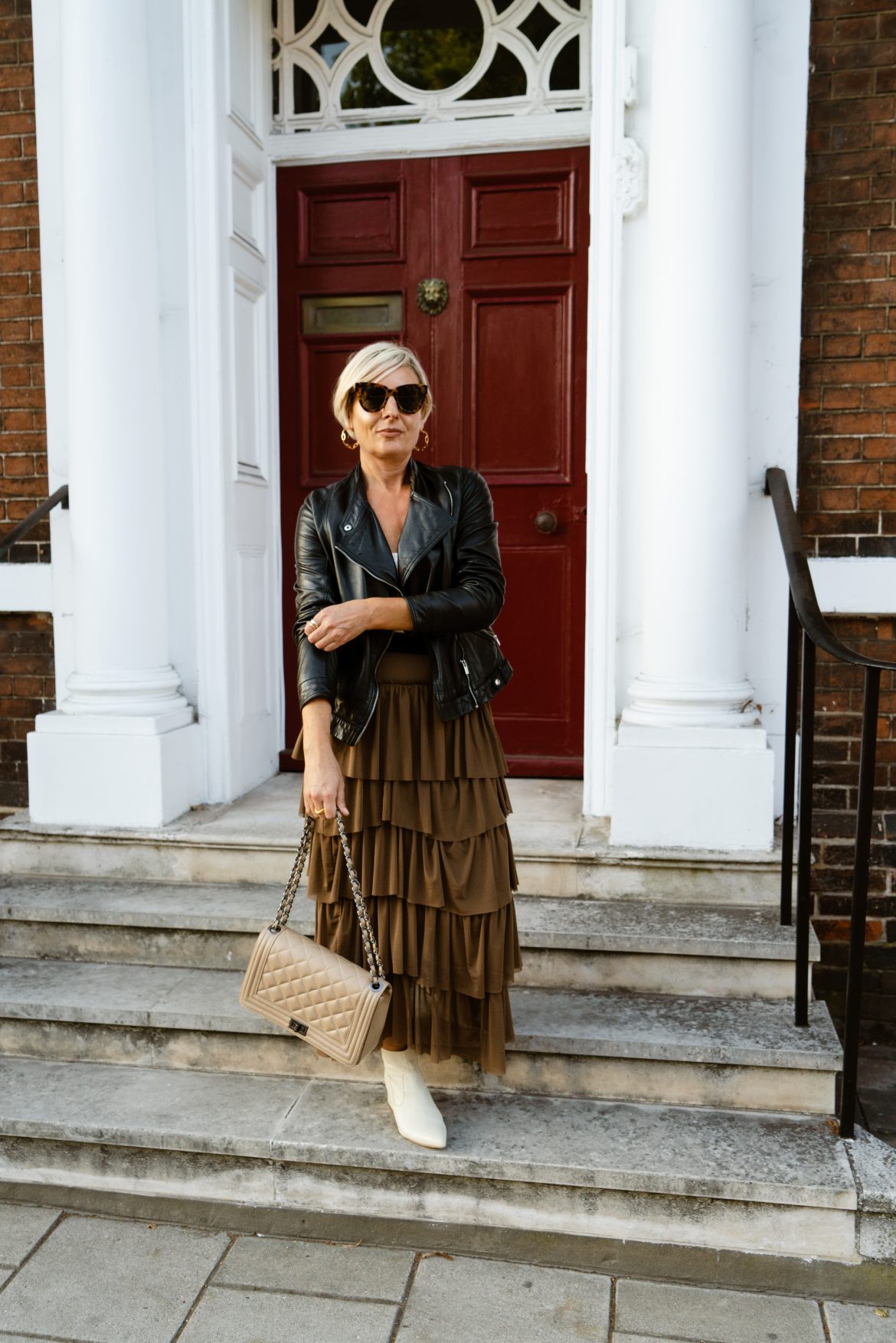 how to wear brown